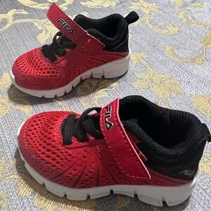 Child Fila shoes like new